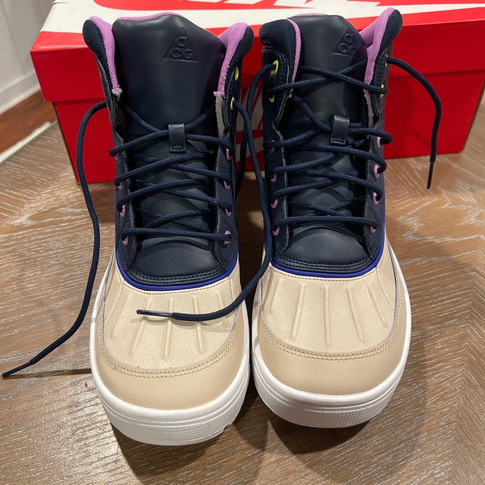 Nike  woodside 2 high acg size 7Y